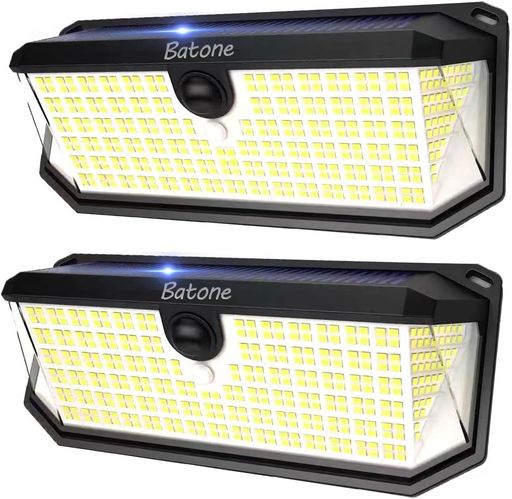 【ソーラーライト屋外省エネ・電気代不要】3200mAhのバッテリーが内蔵され、太陽光を6-10時間以上吸収して長時間連続照明が可能です。搭載されたソーラーパネルの面積と厚みを増やすことで、エネルギー変換効率が向上します。完全に太陽エネルギーを利用して、電気代も排気ガスもゼロで、自然から供給されるエネルギーなので、環境にもやさしいです。また、災害が発生した時に電力の供給が停止しても活躍し. 【466個高輝度LEDソーラーライト屋外防水】弊社のソーラーライトは466個高輝度のチップを搭載しており、従来の製品よりも大きく、照明効果に優れています。3面発光のデザインで照明角度は最大270°で、照明範囲は広くで照明効果はもっとよくなります。小型でコンパクトなデザインなので、設置や保管の自由度が非常に高いです。 【高感度センサーと自動点灯&amp;屋外照明】ソーラーセンサーライトはPIRモーションセンサーと120°モーション検知角度を搭載しており、暗い場合/夜で動きを感知して自動に点灯します、人が離れると、自動に消灯します、毎回のオン・オフ操作の手間はありません。