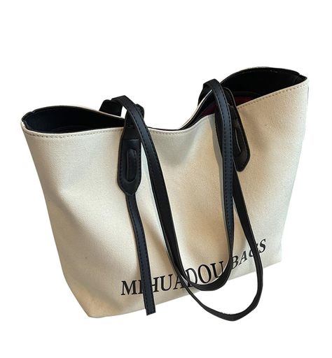 KSLAT❤サイズ:約42x27x15cm、手持ち部分長さ:約31cm。 KSLAT❤お買い物や日帰り旅行などのも使える、実用性が高い!商品自体は軽くて、そして手持ち部分は太いので、負担を掛かりません。 KSLAT❤メイン素材は丈夫なキャンバス(帆布)生地なので、柔らかく通気性が優れています。大きめの荷物もしっかりと収納できるのでマザーズバッグとしても活用できます。 KSLAT❤メイン収納はジップで開閉できる仕様になっており、混雑した場所でも中の持ち物をのぞかれたりしない防犯を意識した仕様になっています。 KSLAT❤どんなスタイルにも合わせやすい定番カラーを取り入れつつ、白のアクセントが爽やかな大人の印象を与えます。普段のお出かけや通勤・通学の用途でも人気があるハンドバッグです。