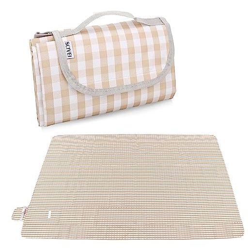 大判サイズ:展開サイズ150x200cm、折りたたむと、20*13*5cmのコンパクトサイズに。チェック柄がオシャレなレジャーシートです。広々サイズで大人3~6人くらいでお使いいただけます。ごろ寝してもゆったり使えます 優れる素材:表面:オックスフォード布生地を採用、起毛素材と違い、汚れが付着しづらい防水生地を採用し、手入れも便利です。汚れても簡単に拭き取ることができます。裏面:裏面は防水PVC素材で地面や草からの湿気を防いでくれますし、防水防湿で、通気性、耐磨耗性にも優れて引っ張っても割れないです 便利な持ち手付き:簡単に小さく畳めばバッグ型になるので、持ち運びも楽々。携帯便利な持ち手も付き、利用しない時、折りたたんで収納出来ます。車に常備すれば、いつでもどこでもピクニックを楽しめます 広々使える:ピクニック、バーベキュー、マリンレジャー、海水浴、お花見、運動会、花火大会など、さまざまなアウトドアシーンで活躍します。