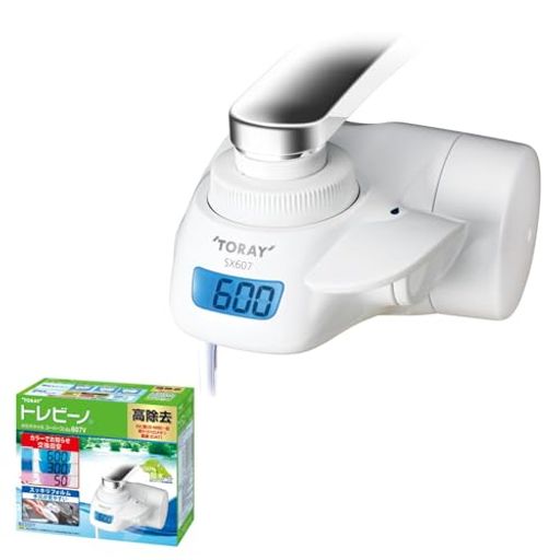 浄水 生産国:〔本体〕中国製〔カートリッジ〕日本製、本体サイズ:高さ74x幅116x奥行125mm、本体重量:410g(満水時) 搭載カートリッジ:高除去タイプSTC.VJ、カートリッジの交換目安:2カ月(1日10L使用の場合600L) 【カラーデジタルサイン搭載】浄水の使用残量をカラー(色)と1リットル単位(目安)で表示。カートリッジの交換目安が一目でわかります。より使いやすく。(水色:600から301リットル右向き矢印青色:300から51リットル右向き矢印ピンク色:50から0リットル) 【スッキリフォルム】手元が見やすく、使いやすい。●【水流れ】浄水:ストレート、原水:シャワー、原水:ストレート 【30%節水機能】経済的でとってもエコ。お皿洗いでも快適水量。原水シャワーの穴を従来品より小さくする事でシャワーの強さを維持しています。※メーカー従来品との比較。流量は動水圧約0.1%Pa時。