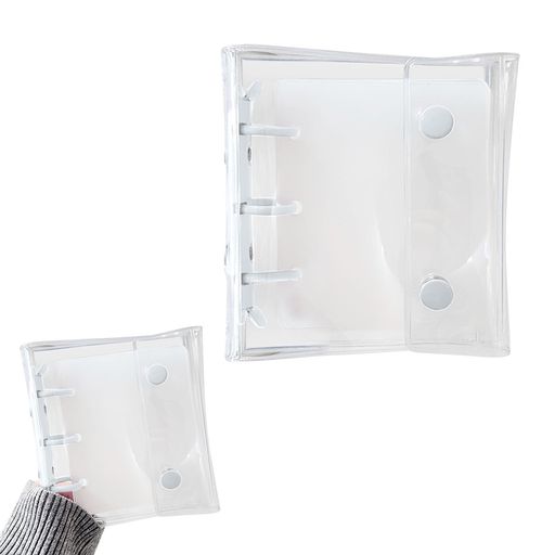 【製品寸法】このキュートでコンパクトな透明バインダーの寸法は、縦11.4cm x 横10.8cmです。内側のページは縦10cm x 横8.4cmです。手作業による計測のため、1~3cmの誤差が生じる場合がございますのでご了承ください。 【セット内容】3リングの透明PVC製外側バインダーと、フロスト加工の内側ページ4枚が含まれています。ブルーとパープルのキュートなキャンディカラーのパレットからお選びいただけます。 【プレミアムディテール】耐久性に優れた大きな金属製内側リングを採用。留め具で簡単に開閉でき、リフィルの交換も簡単です。ダブルボタン留めが、生活にエレガントさとシンプルさを添えます。 【コンパクトで持ち運びに便利】このポケットサイズのステッカーバインダーは、持ち運びやすく、必要な時にいつでも使えます。整理されたページはすっきりと整理されており、散らかりを防ぎます。 【多用途】この愛らしいオーガナイザーを使って、大切なステッカーを自分らしく使いこなしましょう。ご友人へのプレゼントや、お揃いのギフトに最適です。注意:撮影時の照明や角度により、ステッカーブックの色が若干異なる場合がございます。ご了承ください。