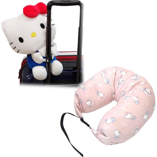 ハローキティ / 約H30xW25xD20(CM)約280G ネックピロー / 約H13xW66xD9.5(CM)※ベルトを外した長い状態(ベルト長さ含まず) 素材:ポリエステル、ポリウレタン マイクロビーズ/ ポリスチレン 製造国:中国 ネックピローからキャラクターマスコットへ変身する 変形ピロー マイクロビーズ入り! ネックピローがふわふわのキャラクターへ変身する、斬新なアイデアの旅行グッズ!かわいいキャラクターを連れて、一緒に旅行へ行こう8分音符 持ち運び時はキャラクターマスコットに。手と手がバックルでとまる!バッグやスーツケースに付けて一緒につれてって! 使用感も抜群。マイクロビーズが体にフィット! 使用時はかわいい総柄プリント。 手触りの良いベロア風生地を使用したネックピローはキャラクターの総柄プリント!寝ている姿が可愛いプリントデザイン ◆変形について / 内部のマイクロビーズを移動させることによって、2形状に変身する変身ピローです。どちらも使用可能です。◆備考 / ・バックル付き。お好みの長さに調節して首に固定することができます。キャリーバーに
