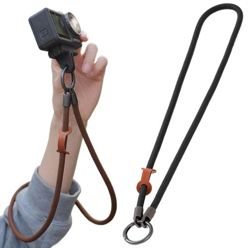 【製品仕様】カメラストラップの長さ:90cm、紐の太さ:7mm、重さ:41g、5色選択可:ブラック/ブラウン/グリーン/グレー/オレンジ。 【高品質素材】カメラショルダーストラップは高品質のナイロン素材を使用し、高密度精密編みで作られていますので非常に耐久性があり、カメラをしっかりと守ります。肌触りも滑らかで、着用時の快適さも向上します。 【洗濯可能】カメラネックストラップは吸湿性が低く、汚れにも強く、洗濯もしやすいです。衣服と同じように洗って乾かすだけで大丈夫です。 【カラビナデザイン】亜鉛合金製のカラビナデザインは錆びず、塗装剥がれもありません。厳選された合金を使用しており、強度があり、長期間使用しても元の色を保ちます。 【紛失・落下防止】頑丈なカメラストラップとカラビナデザイン、ランニング、サイクリング、スキーリングなどの激しい運動中にカメラが首から滑り落ちるリスクを大幅に減らします。大切なカメラを保護します。