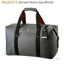 ■MAJESTY STANDARD BOSTON BAG BB3028 ※たっぷり入る使いやすいデザイン。 ゴルフをはじめ、様々なスポーツシーンから旅行まで、幅広い用途に対応。 ■サイズ：W50 x D27 x H32cm ■重さ：1.8kg ■素材：ナイロン、合成皮革(PU) ■カラー：グレー ※MADE IN CHINA ※2021年モデル/メーカー希望小売価格\18,700-(税込)