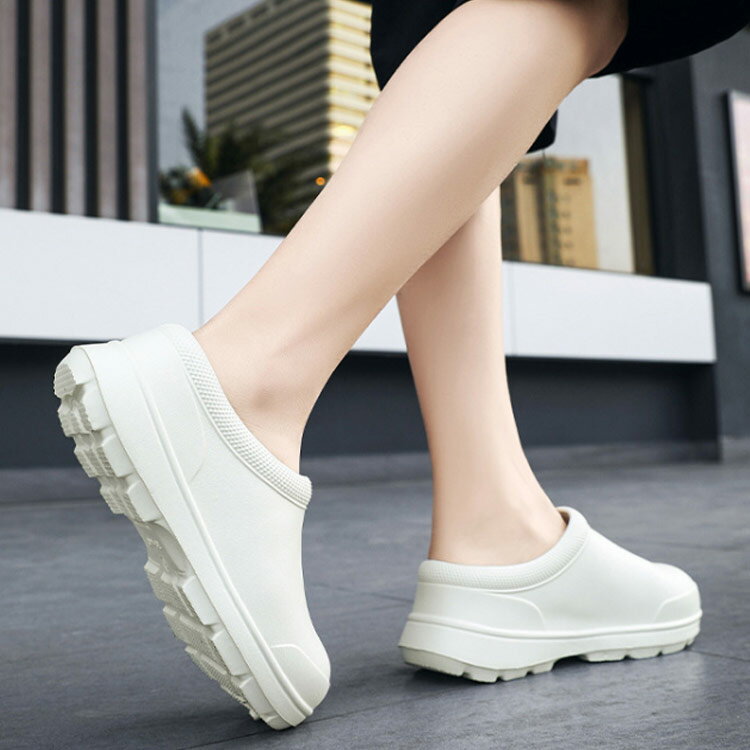 コックシューズ 厨房靴 厚底 サンダル 超軽量 EVA素材 厨房シューズ 疲れない 滑りにくい 耐水 耐油 防臭 撥水 防水 サボサンダル コンフォート 黒 白 飲食店 キッチンシューズ 調理靴 業務用 作業靴 アウトドア 食品加工 工場 レディース メンズ 男女兼用