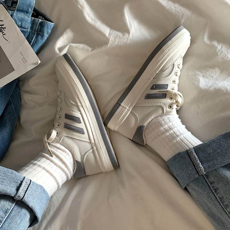 2色選べる スニーカー レディース おしゃれ 通気 防臭 防湿 女性 厚底 運動 学生 通勤 休み アウトドア 疲れにくい 四季兼用 2