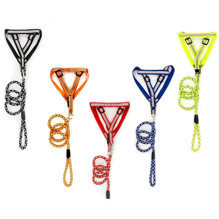 犬用 小型犬 中型犬 ハーネス リード付き 胴輪 夜間反射 散歩 お出かけ 安全 事故防止 光反射材料 長さ調節可能 軽量 引っ張り防止 犬用品 ペットグッズ チワワ プードル?送料無料 2