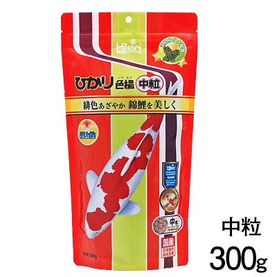 『特長』 ●緋色あざやか 錦鯉の緋色を鮮やかにするスピルリナを配合。 健康食品としても知られるスピルリナは湖に自生する藻類の一種で、錦鯉の白地を美しく保ちながら色揚げ効果を発揮します。 ●錦鯉の栄養食 原料のバランスを緻密に調整して配合した錦鯉の完全栄養食です。 一般的な錦鯉飼料に比べ栄養価が高く、よく成長する飼料です。 ●高い嗜好性 にんにく、エビの旨味が食欲を刺激し、錦鯉が非常に好んで食べます。 ●錦鯉の体長に合わせた粒サイズ 小粒は体長約10cm以上、中粒は体長約20cm以上の錦鯉に適しています。 『使用原料』 小麦粉、大豆ミール、フィッシュミール、米ぬか、グルテンミール、 スピルリナ、ビール酵母、ガーリック、海藻粉末、オキアミミール、 ビタミン類(塩化コリン,E,C,B5,B2,A,B1,B6,B3,葉酸,D3,ビオチン)、 ミネラル類(P,食塩,Fe,Mg,Zn,Mn,Cu,I)、食用色素(赤3,黄4) 『保証成分』 蛋白質：35%以上 脂質：3.0%以上 粗繊維：5.0%以下 灰分：13%以下 りん：1.0%以上 水分：10%以下 [food]