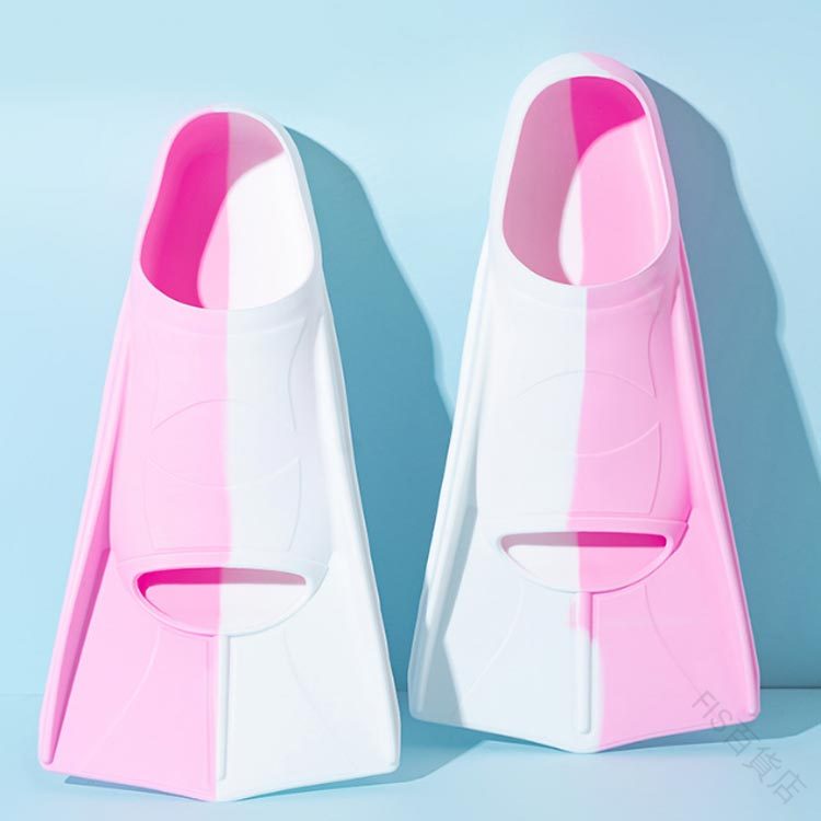 海水浴やプール練習に最適なトレーニングフィン 水泳用フィン ショートフィン 足ヒレ 男女兼用 子供から大人まで使用可能 軽量やわらかシリコン製 耐久性抜群の競泳用練習用品