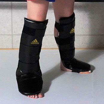 ◆格闘技キャンペーン◆ アディダス adidas レガース JAPANモデル [adidas martial arts] すねあて レッグガード レッグプロテクター スパーリング用