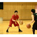 富樫勇樹のPersonal skill DVD 〜見て上手くなる！選手のためのスーパーテクニック集〜（全1枚） プレーは見て学ぶ。選手のための、テクニックDVDが登場です！ アメリカの名門校、モントロス・クリスチャン高校に所属していた当時の富樫勇樹選手が、余すことなくそのテクニックを披露してくれました。 長170cmという小柄ながらも、巧みなボールハンドリングと天性のパスセンスで、アメリカでも大暴れの富樫選手。「気がついたらパスが渡っていた」「目の前から消えるように抜かれていた」。対戦する選手たちは、一様にその卓越した技術に驚きを覚えるといいます。今作では、そんなテクニックを身につけるための、様々なプレーを凝縮して収録しました。 コンセプトは“選手に見せる”ということ。いいプレーを見ることで、選手たちの『イメージ』は向上します。技術の上達はいつの時代も、「見て・マネをする」ということから始まります。 ぜひ、チームに1本、選手に1本を持たせ、スキルアップの向上にお役立てください！ 【収録内容】 DVD第1巻 「Personal skill」 ・ボールハンドリング ・レイアップシュート ・ステップジャンプシュート ・1on1 ・3on3 ・5on5 実技：富樫 勇樹 ■実技協力：潟医療福祉大学バスケットボール部 ※メーカー直送商品のため、代金引換で発送することが出来ません。 お支払方法選択欄でお選びいただきませんよう、お願い申し上げます。