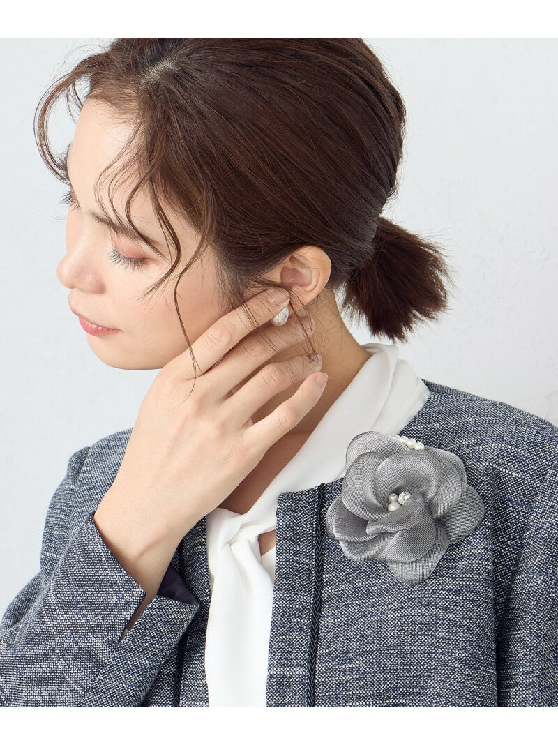 フラワー*プラスチックパール コサージュ COMME CA ISM コムサイズム アクセサリー・腕時計 ブローチ・コサージュ・バッジ ネイビー グレー[Rakuten Fashion]