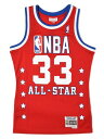 MITCHELL & NESS(ミッチェルアンドネス) SWINGMAN JERSEY ・NBA(ナショナル・バスケットボール・アソシエーション) ・HARDWOOD CLASSICS(ハードウッド・クラシックス) ・1989 ALL-STAR EAST / オールスター・イースト ・PATRICK EWING / パトリック・ユーイング #33 ・メッシュタンクトップ ・ネーム&ナンバー ツイルロゴ カラー：レッド 素材：ポリエステル 100% サイズ (※単位はcmになります。) S：着丈68.5　身幅100　肩幅31 M：着丈71　身幅110　肩幅31　 L：着丈72　身幅118　肩幅32.5　 XL：着丈75　身幅126　肩幅33　 ※USサイズ表記のため大きめの作りとなっております。サイズ感には個人差がございますので、あくまでも目安とお考え下さい。 ※こちらの商品は海外商品の為、製造過程で色ムラやプリント汚れなど多少付着している場合や、輸送過程での付属品(箱,紙タグ等)の破損などがある場合がございます。ご理解の上ご購入をお願い致します。 ※上記のサイズ詳細は商品により若干の誤差が生じる可能性がございます。 ※ご使用のPC環境により、製品によっては実際の商品と若干の色合いの違いが生じる場合があります。 ※商品到着後7日以上経過した商品・プライスダウンしたセール商品の返品交換は、一切お受けする事が出来ませんのでご注意ください。詳しくは、返品交換についてをご覧ください。 【在庫について】 すべての商品は実店舗、自社サイトとの共有在庫となります。 在庫更新は随時(実店舗営業時間内のみ)おこなっておりますが、ご注文いただきました商品をご用意できない場合もございます。 その場合、3日以内に必ず電話もしくはメールにてお知らせいたします。あらかじめご了承ください。 ◆サイズ採寸方法はこちら◆