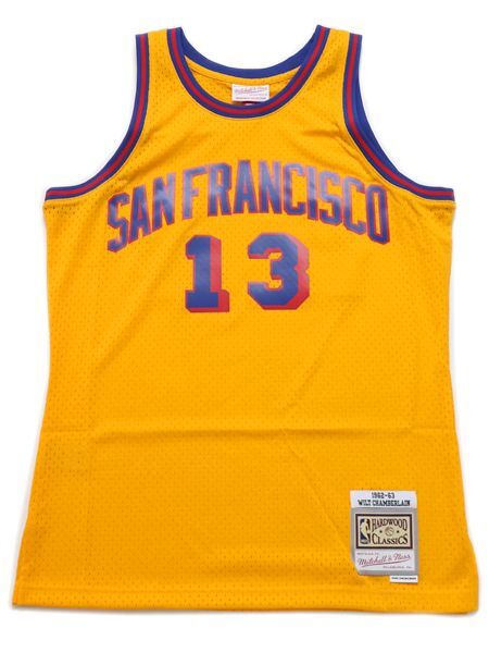 MITCHELL & NESS(ミッチェルアンドネス) SWINGMAN JERSEY ・NBA(ナショナル・バスケットボール・アソシエーション) ・HARDWOOD CLASSICS(ハードウッド・クラシックス) ・1962-1963 SAN FRANCISCO WARRIORS / サンフランシスコ・ウォリアーズ ・WILT CHAMBERLAIN / ウィルト・チェンバレン #13 ・メッシュタンクトップ ・ネーム&ナンバーパッチ カラー：イエロー 素材：ポリエステル 100% サイズ (※単位はcmになります。) M：着丈68　身幅106　肩幅31 L：着丈69　身幅116　肩幅31.5 XL：着丈71.5　身幅128　肩幅31.5 2XL：着丈74　身幅136　肩幅32.5 3XL：着丈75.5　身幅146　肩幅34 ※USサイズ表記のため大きめの作りとなっております。サイズ感には個人差がございますので、あくまでも目安とお考え下さい。 ※こちらの商品は海外商品の為、製造過程で色ムラやプリント汚れなど多少付着している場合や、輸送過程での付属品(箱,紙タグ等)の破損などがある場合がございます。ご理解の上ご購入をお願い致します。 ※価格・デザイン・仕様について、メーカーの都合により予告なく変更することがあります。あらかじめご了承ください。 ※上記のサイズ詳細は商品により若干の誤差が生じる可能性がございます。 ※ご使用のPC環境により、製品によっては実際の商品と若干の色合いの違いが生じる場合があります。 ※商品到着後7日以上経過した商品・プライスダウンしたセール商品の返品交換は、一切お受けする事が出来ませんのでご注意ください。詳しくは、返品交換についてをご覧ください。 【在庫について】 すべての商品は実店舗、自社サイトとの共有在庫となります。 在庫更新は随時(実店舗営業時間内のみ)おこなっておりますが、ご注文いただきました商品をご用意できない場合もございます。 その場合、3日以内に必ず電話もしくはメールにてお知らせいたします。あらかじめご了承ください。 ◆サイズ採寸方法はこちら◆