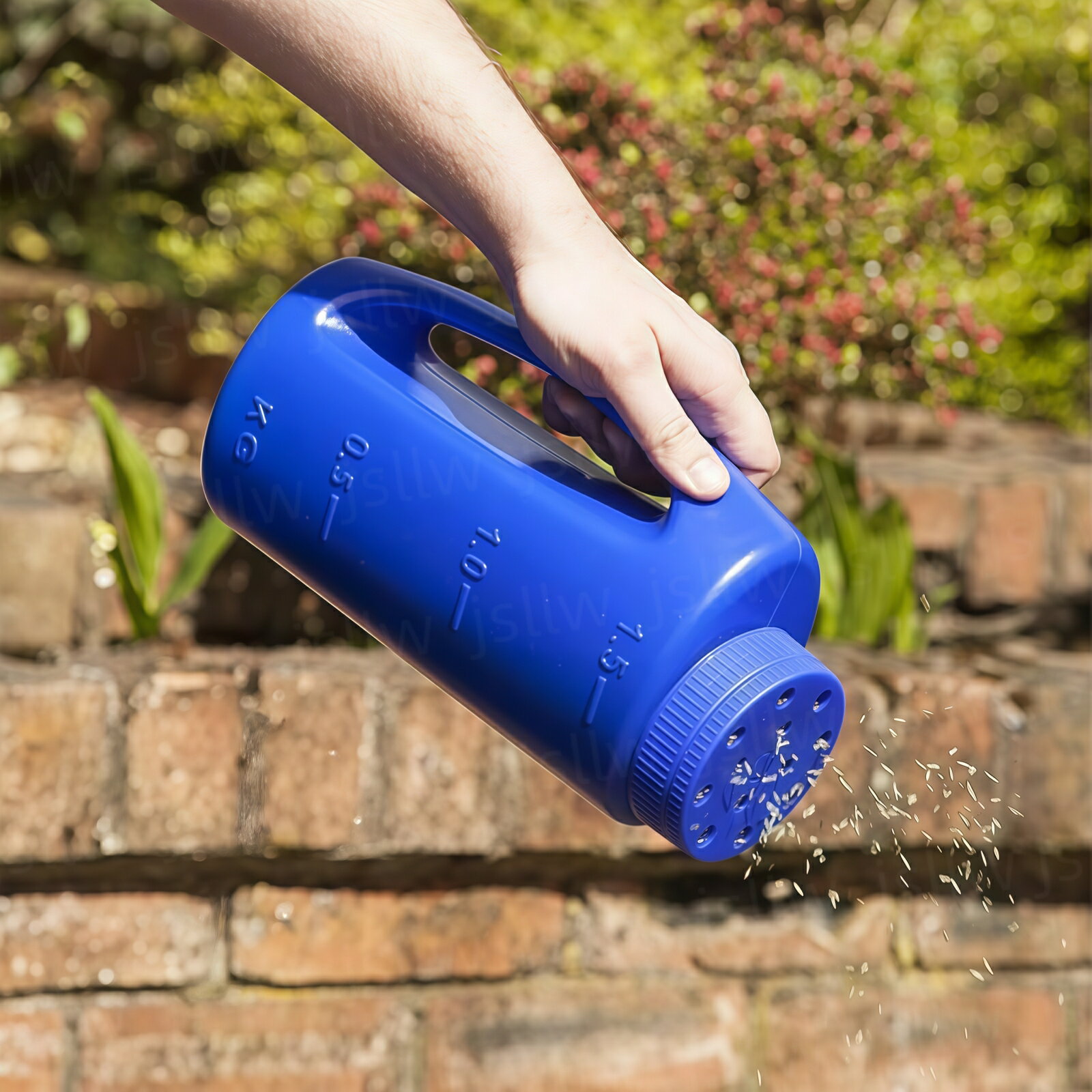 散布機 手動 粒剤 散布器 2L スコップ付き 播種機 種まき器 除草剤 融雪用塩まき器...