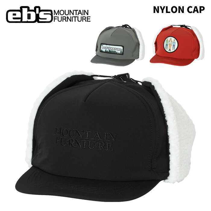 NYLON CAP ナイロンキャップ #4600422 カラー：BLACK, RED, CHARCOAL サイズ：56~60cm 耳当て付きであたたかい撥水素材のナイロンキャップ ・芯入りのツバで形状をキープ、GOGGLEとの相性も抜群。 ・後ろのスナップボタンでサイズ調整が可能。 ・耳当て部にボアを使用し、しっかり保温。 ※ご注意※ ・製造過程で細かいキズがつくことがあります。ご了承ください。 ・実店舗と在庫を共有しているため、タイミングによって完売となる場合がございます。 ・モニターの発色によって色が異なって見える場合がございます。