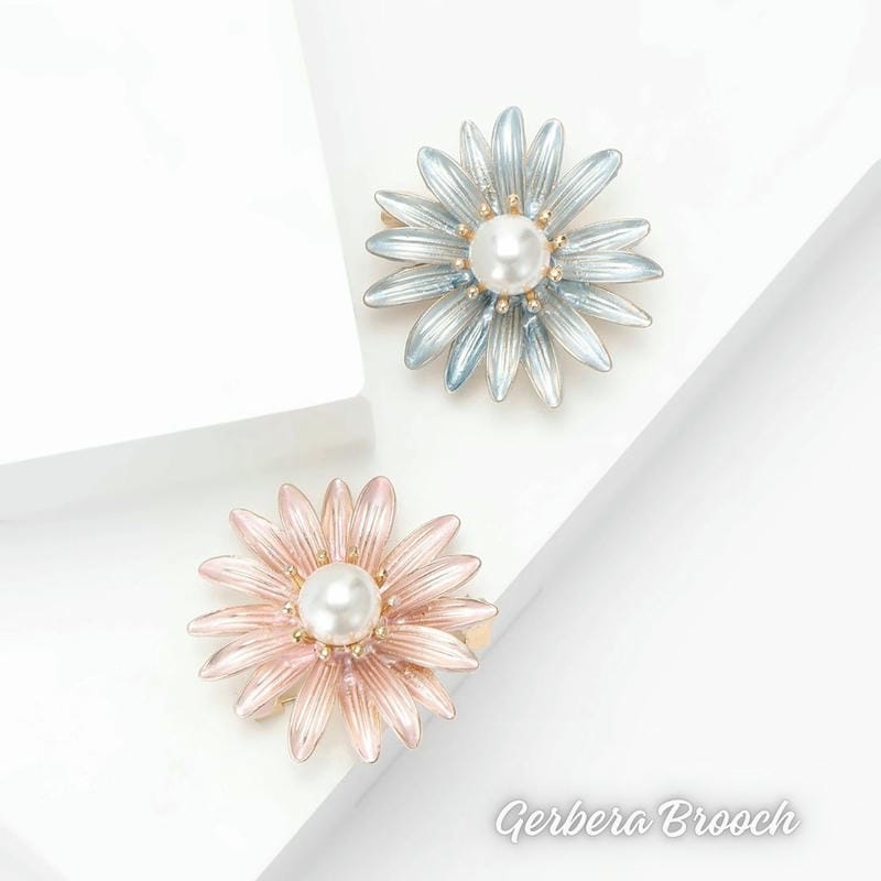 【送料無料】花 ガーベラブローチ パール付き 花モチーフ アクセサリー レディース 上品 可憐 和装 洋装 ギフト 春 夏 卒業式 入学式 フォーマル