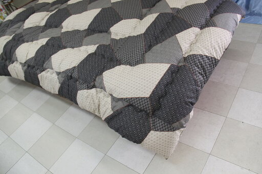 こたつ布団 長方形 特大判 仕上がり寸法 205cmx285cm 綿プリント 日本製 厚目増量タイプ 中綿ポリエステル100%3.0kg 製造直売価格です。 生地寸法220cmx300cm こたつ台寸法 巾90cmx155cmまで用 こたつ掛ふとん 日本製 こたつ布団 長方形 特大判 仕上がり寸法 205cmx285cm 綿プリント 日本製 厚目増量タイプ 中綿ポリエステル100%3.0kg 製造直売価格です。 生地寸法220cmx300cm こたつ台寸法 巾90cmx155cmまで用 こたつ掛ふとん 日本製