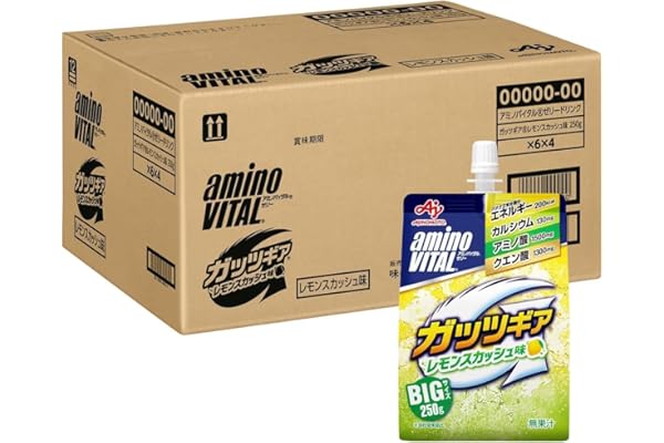 ［原材料］デキストリン（国内製造）、ショ糖、濃縮ぶどう果汁［添加物］クエン酸（Na）、アラニン、乳酸Ca、ゲル化剤（増粘多糖類）、プロリン、塩化K、香料、甘味料（アスパルテーム・L－フェニルアラニン化合物）、V.C、V.E、ナイアシン、V.A、V.B1、V.B6、V.B2、葉酸、V.D、V.B12［成分］1袋（250g）あたり エネルギー：200kcal、たんぱく質：1.5g、脂質：0g、炭水化物：50g、食塩相当量：0.34g、カルシウム：130mg、アミノ酸：1.5g（アラニン：1.35g、プロリン：0.15g）スポーツを頑張る子どもたちを応援する「アミノバイタル」ゼリードリンク「ガッツギア」レモンスカッシュ味です。育ち盛りのお子様の成長と運動時に必要な栄養素を、いつでもどこでも美味しく手軽にチャージできるエネルギーゼリー飲料です。【商品の特徴】■バナナ2本分強のエネルギー1袋（250g）でバナナ2本分強に相当する200kcalのエネルギーをすばやく補給。スポーツ時のエネルギー切れを防ぎ、最後まで全力で動き続けるための粘りをサポートします。■豊富な栄養素をこれ1袋に凝縮カラダづくりに大切な「アミノ酸1,500mg（アラニン1.35g、プロリン0.15g）」に加え、成長期のお子様に欠かせない「カルシウム130mg」、さらに運動時のもうひと頑張りを支える「クエン酸1,300mg」をバランスよく配合しています。■大満足の250g大容量＆キャップ付きポーチ部活生やスポーツを頑張るキッズも大満足の250g大容量サイズです。キャップ付きのスパウトポーチを採用しているため、練習の合間や移動中など、好きなタイミングで少しずつ飲むのにも非常に便利です。■すっきり爽快なレモンスカッシュ味運動時やリフレッシュしたいときにぴったりの、甘すぎずすっきりとしたレモンスカッシュ風味に仕上げています。【こんなシーンにおすすめ】・少年サッカー、野球、テニスなどの試合前やハーフタイムの栄養補給に・部活動の前後や、激しいスポーツ時の効率的なエネルギー補給に・塾通いや学校帰りの小腹満たし、おやつ代わりに・熱中症対策や体調管理のための水分・栄養チャージに・忙しい朝の朝食代わりや、非常時の備蓄食料として部活やスポーツに励むキッズ・ジュニアの強い味方。毎日の練習や試合のお供に、まとめ買いに便利な24箱セットをぜひご活用ください！