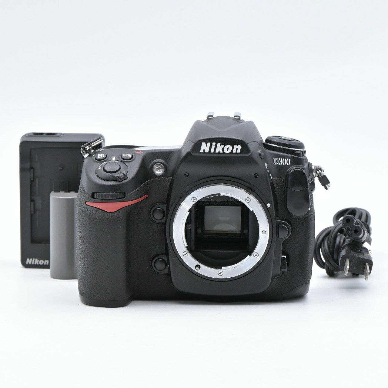 Nikon ニコン D300 ボディ デジタル一眼レフカメラ【中古】