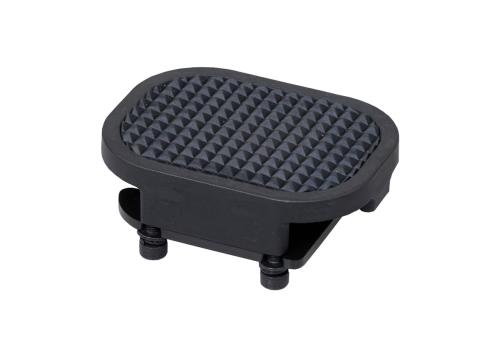 ブレーキペダルの操作性を向上させる為、ペダルに被せる事でペダル面積を拡張させるスクエアタイプのブレーキペダルのカバーです。 落ち着いた雰囲気に仕上げるマットブラックの本体に、ラバーシートをペダル面に配したドレスアップと足裏の滑りを軽減するハイブリット仕様。 ペダルのサイズがアップし、ブレーキが踏みやすくなります。また、滑り止め サイズ：52×69　厚み5mm / アルミダイキャスト製マットブラックアルマイト仕上げ 適合車種：モンキー50（Z50）, DAX50・スーパーカブ50/110('09-)・クロスカブ50/110 等