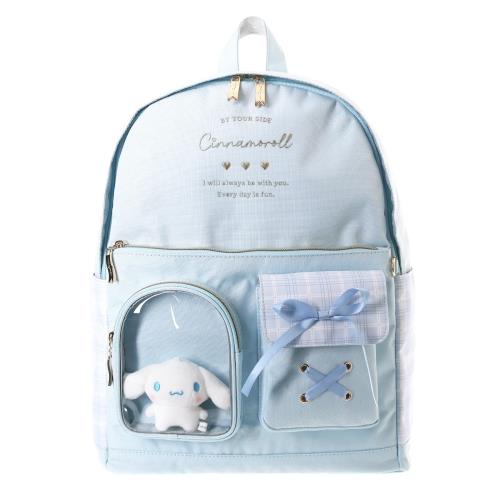 [Sanrio] サンリオキャラクターズ デイパック, 高さ41×幅28×マチ14cm, ポリチェック柄, ぬい付き, 17L容量 (シナモロール)
