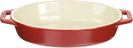 特殊:B0758J9MSQコード:4009839382215ブランド:ストウブ(Staub)商品カラー: チェリーサイズ情報:17cm商品重量:460この商品についてが販売、発送する商品は日本国内向け検品基準に適合した日本正規販売品です。商品サイズ:(縦 横 高さ)220 126 45mm満水容量:0.4L材質:本体=セラミック対応熱源:オーブン、電子レンジ食洗器:可原産国:中国発送サイズ: 高さ5、幅13.6、奥行き24.2発送重量:580STAUBのセラミックシリーズは、美しいシルエットと温もりのある色使いが特徴。食器としてそのまま食卓で使うのはもちろん、オーブン料理にも大変重宝する軽くて使いやすいクックウエア 材料には土を使っており環境に優しく安心 安全なクックウエア 耐熱性に優れ、オーブン(300 まで)や電子レンジ、冷凍庫や冷蔵庫での保冷(-20 まで)も可能。 直火、電気 電磁調理器(IH)のご利用はできない 底面をスムースに仕上げ、高品質なエマイユ加工により、傷に強く汚れが落ちやすい仕上がりになっている スタッカブル(積み重ねることが出来る)で収納に便利