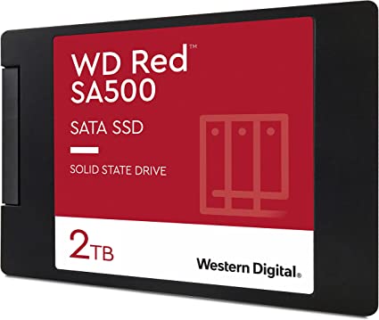 特殊:B081S54YLHコード:4988755052214ブランド:ウエスタンデジタル(Western Digital)サイズ情報:2TBこの商品について インターフェース SATA III 6 Gb/s フォームファクター 2.5インチ/7mmケース入り シーケンシャル(MB/秒) 読み取り 最大560、書き込み 530 4KBランダム(IOPS) 読み取り 最大95,000、書き込み 85,000 耐久性(TBW) 1300 MTTF(=平均故障間隔) 最大200万時間 *この数字は社内テストの結果に基づきます。 保証期間 5年出荷元 : 　販売元 : と表示されている商品のみメーカー保証対象となります。それ以外のものはメーカー保証対象外となりますので、各出品者様にお問い合わせください。デジタルストレージ容量2 TBハードディスクインターフェイスSerial ATA-600接続技術SATAブランドウエスタンデジタル(Western Digital)ハードディスクフォームファクタ2.5 インチハードディスクの説明ソリッドステートハードドライブ対応デバイスデスクトップパソコン付属コンポーネント説明書読み取り速度560 Megabytes Per Second書き込み速度530MB/s表示を増やす発送サイズ: 高さ2.2、幅10.2、奥行き12.4発送重量:60容量: 2TB | スタイル名: 2.5 -7mmブランド紹介ウエスタンデジタルによるテクノロジーの限界を押し広げるポケットの中、自宅、車、クラウドなどなど、ウエスタンデジタルは身近な製品に使われております。​ ウエスタンデジタルについてウエスタンデジタルは、NAND型フラッシュメモリー、及びそのドライブ装置であるSSD ソリッドステートドライブ 、そして HDD ハードディスクドライブ の双方を一般消費者向け製品から企業向け製品、データセンター向けの大規模ストレージにいたるまで、開発 量産するデータインフラで世界展開を行っている企業です。シリコンや磁気記録テクノロジー、そしてシステムに至るまで、当社は、製品ポートフォリオ全体に組み込まれるコンポーネントの設計、開発、製造をおこなっています。これにより、最終製品が完成するまで、細かな調整を実現できるのです。ウエスタンデジタルが保有する特許は14,000以上にのぼり、世界中がウエスタンデジタルのテクノロジーに支えられています。次世代の技術やデバイスを実現させるため、今後もさらにストレージ製品の限界に挑戦していきます。 SanDisk サンディスク ストアにアクセス WD ウエスタンデジタル ​ストアにアクセス Western Digital ウエスタンデジタル ​ストアにアクセス SanDisk Professionalストアにアクセス