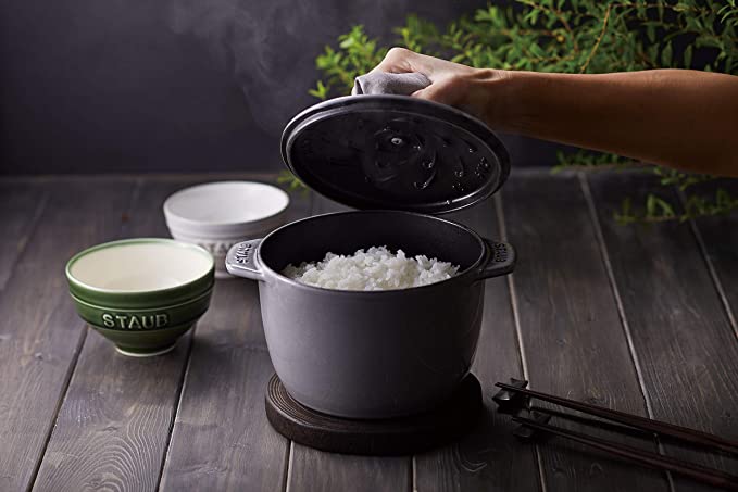 staub ストウブ 「 ラ ココット de GOHAN ブラック M 16cm 」 ご飯鍋 炊飯 2合 鋳物 ホーロー鍋 IH対応 炊飯器 日本正規販売品 La Cocotte de GOHAN 40509-655