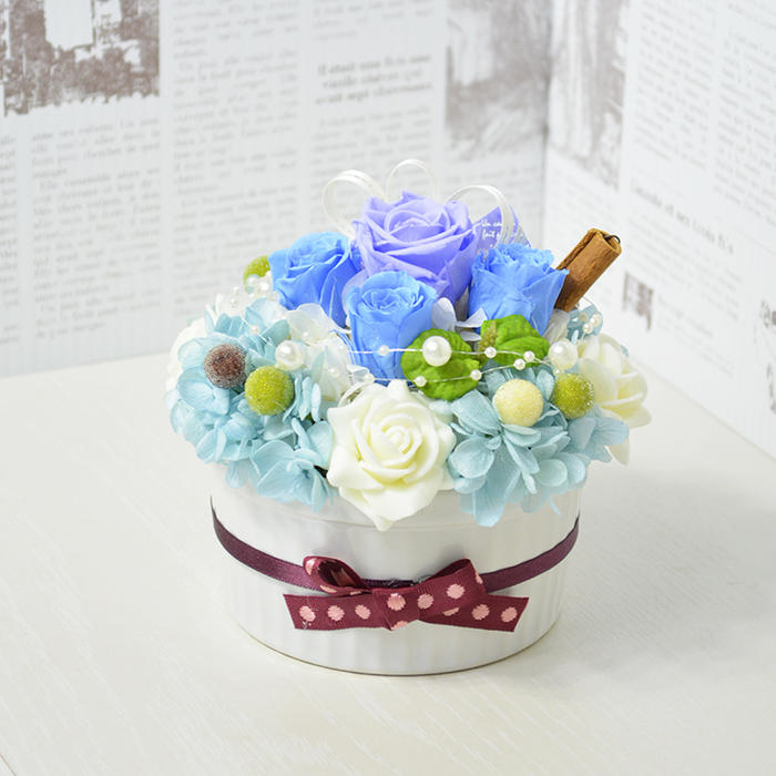 フラワーアレンジメント(フラワーケーキ)のギフト 花 フラワーケーキ Mサイズ プリザーブドフラワー ♪POPPING BLUE MINT ブルー ケーキボックス付 誕生日 即日発送 ギフト 退職祝い プレゼント 贈り物