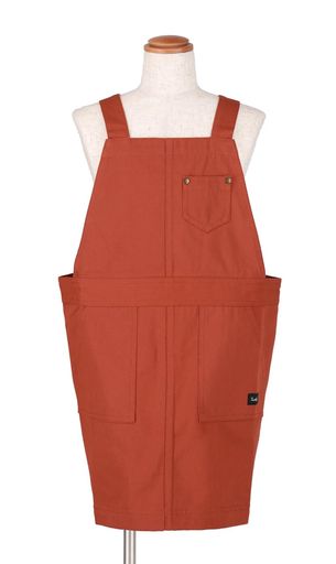 製造:インド 素材:綿100% サイズ:110-120cm かわいいモチーフをオリジナリティあるデザインで三角巾付きのキッズタイプのエプロンが登場。ネームタグ付き。 キッズタイプMサイズはかぶって着られるゴムタイプ。お子様でも簡単に着脱できます。