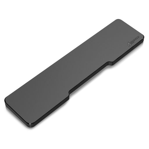 【アクリルの優れた透明感】このリストレストは高品質アクリル素材採用しており、黒曜石のような半透明で、優れた光透過性があり、よりファッショナブルで美しく見えます。 デスクトップにエレガントな雰囲気を加えます。 通常のスポンジ製のキーボード用のリストレストとは異なり、アクリルレストは長い時間使えても壊せず、耐久性に優れています。 【人間工学デザイン】このキーボードレストは人間工学に基づいて設計され、手首の位置に合わせて両端が広くなっており、手と手首の姿勢を改善します。 高さは1.3cmから1.8cmまで上がり、手首の健康に良い緩やかな傾斜を作ります。リストサポートは手首を優しくフィットしてくれるので、長時間のパソコン作業による手首への負担を軽減します。 アクリル素材はひんやりとした手触りでリラックスでき、夏の暑い日やイライラになるのときに最適です。 【フロストと滑り止め】このハンドレストは薄くつや消し加工が施されています。 そのため、アクリルにありがちな、汗の影響でべたべたになったり、滑りやすくなったりする問題を解決しました。汗をかきやすい方に親しいです。