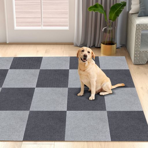 【ずれない 吸着タイルカーペット】空気が抜け真空状態になって無数の吸盤ができたようなくっつく仕組みだから、動き回ってもマットはズレません。厚み約4mmのマットですので、つまずきにくく、扉の開閉の妨げにもなりません。引っ掛かったりする恐れが少なくなる。高齢者や老犬は足腰が弱くなり、滑り止め対策として良いものです。 【設置簡単 カスタマイズ出来る】ジョイントマットを必要な分だけ敷き並べていくだけで、簡単にお部屋のイメージを変えることができます。ハサミで手軽にカットでき、隅々までピッタリ貼れます。 【適応性が広い】使用場所が多い:1玄関周り(自転車や椅子などの床キズ.汚れ防止に便利。) 2廊下(老犬や高齢者は足腰が弱くなり、滑り止め対策として) 3キッチン(ガラスや陶器の食器を落とした場合には、衝撃を吸収してくれるので割れにくい) 4室内(落下音や椅子を引く時の衝撃音を吸収軽減するため、防音対策に最適)など。 【保温性/耐久性/抗菌性ある素材 】■裏面はアップグレードされたポリウレタン素材、他の製品より柔らかくて、耐久性があり、フローリングに長時間ついても糊のような粘着質はつかない。