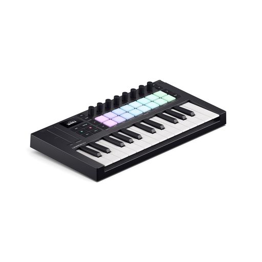 Ableton Live、Cubase、Logic Pro、FL Studio、Reaper、Reasonなどの主要なDAWをセットアップ不要ですぐにコントロール可能 16個のパッドで固定コードモードやユーザーコードモードを使用でき、30種類のスケールを持つスケールモード、コードディテクター、ジェネレーティブなアルペジエーター、8ステップシーケンサー、そしてダイナミックなモディファイ機能でクリエイティブなコード進行を可能にするコードマップを搭載 Ableton Live 12 Lite、GForceシンセ、Orchestral Tools、Klevgrandプラグイン、そしてMelodicsのレッスン(英語)が含まれたソフトウェアバンドルが付属しており、音楽制作に必要なツールと学習素材の両方を提供 USB-C端子、3.5mmジャックのMIDI OUT端子、1/4インチジャックのサステインペダル端子を装備