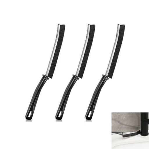 【水洗い OK 3 本セット】使用後は流水でサッと洗い流すだけで簡単メンテナンス。ブラックカラーのロング隙間ブラシが 3 本入っており、浴室・排水溝・浴槽周りなど掃除箇所ごとに使い分けられます。 【高耐久 PP 素材】硬い極細 PP 毛を採用、狭い溝や 90 度の角にもフィットする形状設計。蛇口周り、浴室の床・壁、レールなどの掃除に最適な浴室用ブラシです。 【ハード毛 隙間掃除ブラシ】コシの強い硬質ブラシ毛を採用した隙間専用ブラシ。付着した汚れや黒ずみを取り除き、排水溝、窓枠、タイル継ぎ目などの細部を隅々まで洗浄することができます。 【握りやすいロング設計】人間工学に基づいた細長グリップで力を込めやすく、長時間掃除しても手が疲れにくい。ハンドルにフック穴を搭載し吊り下げ収納に対応、浴室掃除グッズを省スペースで保管できます。 【幅広い素材に対応】タイル、ガラス、陶器、石材、木フローリングなど多種の素材に安心して使用可能。浴室床、玄関、キッチンの細かい隙間掃除など多彩なシーンで活躍します。