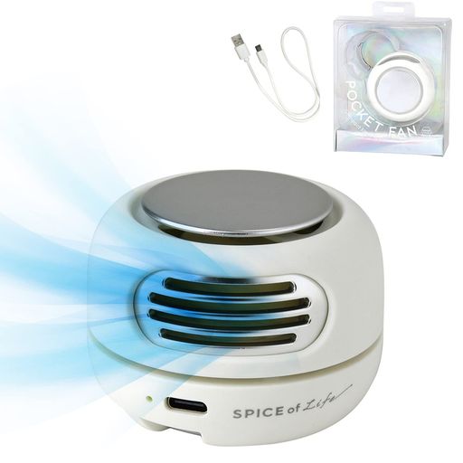 いつでもどこでもすぐに涼めるように手の中に収まるコンパクトサイズの携帯用扇風機。一見扇風機には見えない、丸みを帯びたデザインと簡単操作で素早く使うことができます。ON/OFFの切り替えはフタを回転させるだけで簡単。小さな形状からは想像できないくらい心地よい風が吹き出し口から90度の向きに直線的に吹き出します。カラビナ付きでバッグなどに取り付けられ、ポケットに入れてもかさばらないのも嬉しい。本体裏面に収納されているカラビナを立ち上げて、指を通して使うことで落下防止にもつながります。 シックなマットカラーでオフの日はもちろん、ビジネスシーンでも使いやすいスタイリッシュさがあります。風量は1段階のみですが、屋外の風の影響を受けにくいシロッコファンを採用しているので、空気を送り出す力は強く静かです。リチウムポリマー電池内蔵。簡単で便利なUSB充電式(Type-C)なので、面倒な電池交換は不要です。充電時間は約150分。フル充電で、最大約120分連続使用ができます。※充電池の容量が30%以下になると、LEDライトがピンクに点滅します。 充放電可能回数は、約300回。