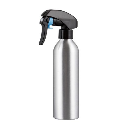 【大容量多目的】:200mlの散水用具。小型ボトルよりも幅広い用途があります。化粧水だけでなく、園芸で植物や花の水やり、理髪、洗剤などにも使用できます。 【細かいミスト】:ノズルを押し続けると、霧のような細かい水を連続して噴霧できます。吹き付けられる霧は非常に均一です。そのため、お肌が乾燥しているときにも保湿スプレーを使用することができます。 【漏れ防止設計】:ノズルの下には安全バックルが付いております。ご使用前にバックルのロックを解除してください。ボトルを使用しないときはバックルを閉めるだけで、ボトルを傾けたり、誤ってノズルを押したりしても、液体が漏れないようになっています。外出して持ち運ぶときにも液漏れの心配がありません。 【使いやすい】:ボトルの口は約19mmの大口径です。液体を入れるときは簡単に満たすことができます。ボトルを掃除するときは、内部の隅にきれいにできないことを心配する必要はありません。スプレーボトルの持ち手は押しやすいです。使用するとき時間を無駄にすることはありません。 【再利用の素材】:ボトル本体はアルミ製、ノズルはPP製です。耐久性のある素材で作っており、変形しにくいです。