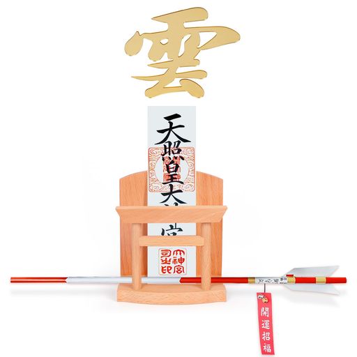 【高級ブナの木製の簡易神棚】サイズ:(約)縦15cmx横14cmx奥行11cm、.お届け時に箱から出してすぐにお祀り頂ける完成品。(※神棚写真にイメージでお祀りの御札や御朱印帳などの付属はありません) 【鳥居付モダン神棚】中央には立体感のある鳥居、神社のような神聖な雰囲気がたっぷり。俗世と神の域を分ける鳥居の向こうに、お神札をきれいに並べます。清らかな心持ちで手を合わせ、毎日の平穏を願い、柏手を。モダンなデザインで和洋室どちらのお部屋の雰囲気にも馴染む神聖な鳥居付きの簡神棚です。 【アクリル雲板付き】耐久性に優れたアクリル製です。紙や木製に比べて、退色や変色が少なく長くご使用いただけます。取付用の透明テープ付 、デコボコ面にもしっかり接着!光沢感のある金色で、存在感抜群~(使用前に表面の透明フィルムを剥がしてください。) 神棚や仏壇の上、天井に雲板を貼る風習です。 【厳選ブナ材&amp;職人手作り】神棚本体は厳選された高級ブナ材から作られ、硬度が高く変形しない、水や汚れに強く安定性&amp;耐久性に優れています。細やかな木目で洗練されたデザインに仕上げました。