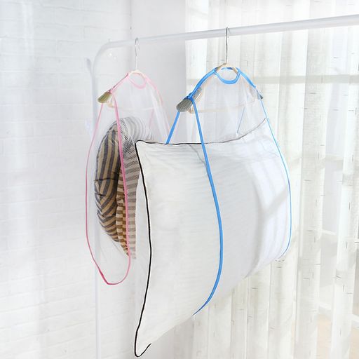 仕様:48x60cm サイズ、2個セット、ピンク色、大サイズで枕などのかご干しに適しています。 折りたたみ収納:柔らかいメッシュ素材を採用し、コンパクトなサイズに折りたたむことができます。使用しない際はコンパクトに収納でき、スペースを節約できます。 通気性:全体がメッシュ素材で、通気性と採光性に優れ、洗濯が難しい枕の乾燥に便利。清潔を保て、メッシュ袋は洗濯可能で繰り返し使用できます。 用途が広い:2個セットで複数の枕や人形を同時に乾燥でき、日常使用に便利で、家庭の乾燥ニーズに対応します。 実用的なデザイン:通気性と乾燥機能に加え、収納の利便性も兼ね備え、家庭の日常的な清掃や整理に最適で、コストパフォーマンスに優れています。
