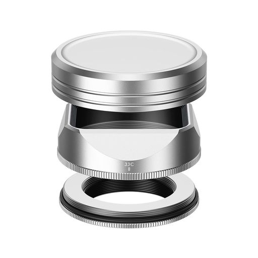 Fuji.XF 23mm F2.8 R WR、Fuji.XF 27mm F2.8 R WR、XF 27mm F2.8専用に設計されました。 余計な雑光のレンズ内侵入を防止します。つや消し加工によりレンズフレアをさらに低減します。 装着時でも周辺減光が発生しません。不意の衝撃からレンズを保護します。 高品質アルミニウム合金製で、耐久性に優れています。Ф39mmフィルター使用に影響しません。 レンズキャンプ付属し、ブラックとシルバーの2色があります。