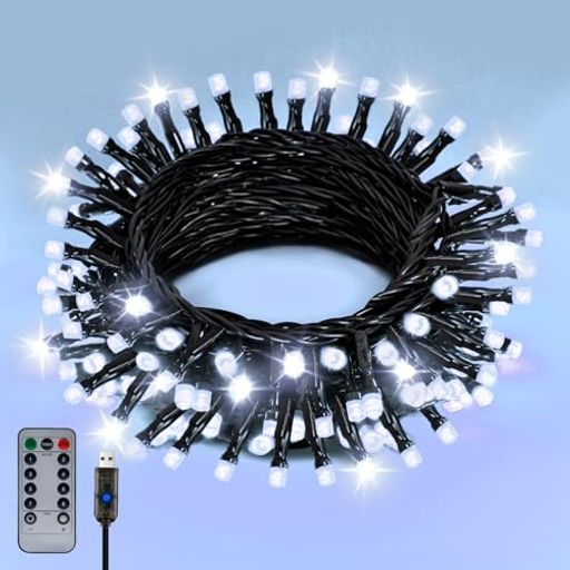【USB式LEDイルミネーションライト】人気のストレートタイプのイルミネーションライトとして、このクリスマス イルミネーションは便利のUSB給電式を採用して、お手元にあるのUSB充電器やソケット、パワーバンクなどで簡単に接続して利用できます。通常のソーラー式LEDストリングライトの短い点灯時間と違い、曇りや雨、雪の日にもこの飾りライトはお必要に応じて一晩中、或いは毎日24時間点灯しても実現できます。また電池式イルミネーションの速く電池消耗もなくて経済的です。連日の悪天候でも室内で輝いてキラキラに点灯でき、雰囲気を盛り上げて、お気持ちも楽々! 【8つ点灯モード・モード記憶可能】このクリスマス飾り ライトはクールカラーで明るくて明瞭の雰囲気を作り出せます。他に雰囲気に合わせて常時点灯や点滅など全8つの点灯パターンを設定できるLEDフェアリーライトです。またモード記憶機能も付き、LEDライトの電源を切っても、次回も前回と同じ点灯モードで光ります。 【タイマー機能・6段階明るさ調整】毎年のクリスマス飾りライトとして、このLEDストリングライトはタイマー機能も装備しております。