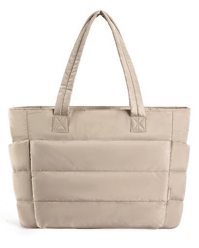 【コンパクトで使いやすい】サイズは49cm*35cm*16cm、容量20L。15.6インチのノートパソコンや日常必需品を安全に収納できるジッパー付きキルティングトートバッグです。 【しっかりとした生地】重さはわずか600g。耐久性があり、柔らかく軽いタスラン生地を使用。パファートートバッグは持ち運びが簡単で、旅行バッグとしても最適です。 【楽々な収納力】この女性用トートバッグには多くの独立したポケットがあり、15.6インチのノートパソコンやA4フォルダーを簡単に収納可能。サイドポケットとフロントポケットで必要なアイテムにすぐアクセスでき、スタイリッシュなデザインです。 【多機能で便利】仕事用バッグ、ノートパソコンバッグ、ジムバッグ、ビーチトートバッグ、カジュアルなショルダーバッグ、旅行バッグとして使用できます。仕事、ビーチ、旅行、ショッピング、ジムなど、さまざまな場面に適しています。 【優れた保護性能】内側には衝撃吸収コットンが使用されており、収納時や使用時の衝撃からパソコンを守ります。ふくらみのある素材が美しいフォルムを保ちながら、内部のアイテムもしっかりと保護します。