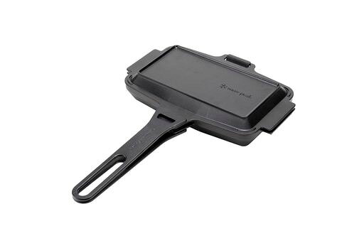 焼く、煮る、蒸す、ホットサンドメーカー プレートリッドx1、スキレットx1、ハンドルx2 ダ クタ イ ル鋳鉄(シリコン耐 熱塗装) リッド /360x280x25(h)mm、スキレット/360x278x55(h)mm、ハンドル /272x70x13(h)mm 総重量:5kg(リッド/1.9kg、スキレット/2.4kg、 ハンドル/0.3kg) ブランド:Snow Peak(スノーピーク)