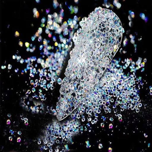 高品質素材:これらの微小なネイルダイヤモンドは、爪の自然な色を残しながら虹のような光沢を放つ非常に硬く透明な良質な材質で作られています。輝きが長持ちし、長時間の使用と保管に最適です。 数量:1440粒のダイヤモンドは、多くのネイルアートをするのに十分です。サイズ:1.5mm。爪にツヤが出て魅力的に見えます。あらゆる種類のネイル装飾のニーズに適しています。初心者やDIYハンドメイドデザインが好きな方に適しています。 使い方簡単:これらの小さなネイルドリルは使い勝手がよく、自分の好みに合わせて爪に塗って、軽く押すだけで固定でき、ひとつひとつ塗る必要はありません。 キラキラ:美しく輝く色はいつまでも時代遅れではなく、すべてのファッションを満たすことができます。ネイルラインストーンは爪に合っていて、爪のアートをより立体的にして、受け取ったときの輝きと小さな輝きがわかります。 適応場合:どんなネイルスタイルも合わせやすいです。ネイルデザインのパーツとして使うのはもちろん、レジン、アクセサリー、クラフトのデコレーションやハンドメイドにもお使いいただけます。