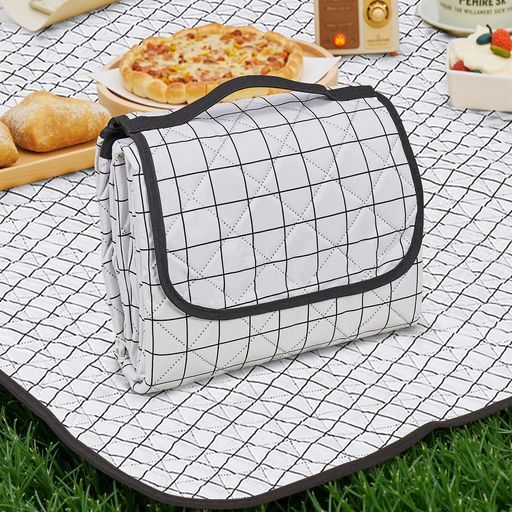 【商品仕様】製品サイズ:幅200x奥行200cm;梱包サイズ:幅33x奥行30x高さ12cm;製品重量:0.92kg。 【耐水性&amp;汚れ防止素材】VECELOのレジャーシートは防水性のある高品質素材を採用し、濡れた地面や砂からしっかりガードします。そして、このテントマットは汚れも簡単に拭き取れ、いつでも清潔に保てます。 【丈夫で耐久性抜群】このレジャーマットは厚手で丈夫な素材を使用しており、長時間の使用にも耐えられます。キャンプ用品として、ピクニックやキャンプだけでなく、ビーチやスポーツ観戦にも最適です。 【コンパクト収納&amp;持ち運び便利】本社のテントマットは軽量設計で、付属の収納袋に簡単に収められます。お出かけやピクニック、キャンプ時に持ち運びが楽々です。 【広いサイズで快適な空間】本社のキャンプマットはサイズの大判デザインで、家族や友人と一緒にゆったりくつろげる広々としたスペースを提供します。ビーチマットとして、シンプルかつおしゃれなデザインで、さまざまなシーンにマッチします。アウトドアだけでなく、室内や庭での使用にも適しています。