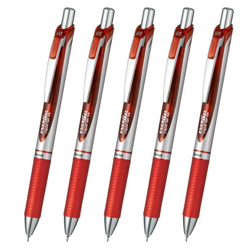 【特長】スッと書けてサッと乾くゲルインキボールペン 【ボール径】0.3mm 【インキ色】赤 【1本あたり本体サイズ/重さ】幅 16 x奥行 11mm x 長さ 147mm/13g 【材質】後軸・頭冠=再生PC ノック・前軸=ABS・樹脂メッキ グリップ=エラストマー クリップ=鉄
