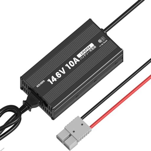 急速10A充電対応: 定格14.6 V 10 A出力で短時間満充電;3段階スマート充電で効率向上;バッテリー寿命延長 0V活性化復帰機能: 過放電でスリープ状態のバッテリーを自動復帰;プリチャージモードで安全活性化;長期間未使用バッテリーも蘇生 多重安全保護搭載: 過充電、過放電、過電流、短絡、逆接続、過熱保護完備;PSE認証取得済で安心使用 100-240V入力対応: 幅広い電圧範囲で安定動作;コンセントに挿すだけで使える アルミ筐体軽量設計: アルミ合金筐体で優れた放熱性能;重量わずか0.94 kgで持ち運び簡単;コンパクトサイズで設置負担軽減 LEDインジケーター表示: LEDランプで充電・満充電・故障状態を一目確認;操作簡単で誰でも使いやすい