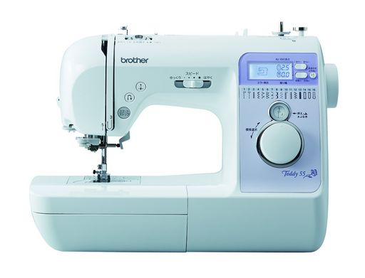 本体サイズ:幅30.6x奥行41.8x高さ19cm 本体重量:6.5kg ■ワンタッチ糸通し:ミシンに書かれた順序に沿って上糸をかけるだけ。針穴への糸通しは指一本のレバー操作でラクラク。■下糸クイック:ボビンを入れて矢印に沿って糸を通すだけ。■模様選択ダイヤル:ダイヤルを回して、縫いたい模様を窓に表示させるだけ。■簡単下糸巻:ボビンに糸を巻き付けて、溝に通したらあとはスタートボタンを押すだけ! ■広々使えるワークスペース:広くてフラットなワークスペースで、大きな作品もスイスイ。■押え固定ピン:押えを水平にキープして、布送りが難しい縫い初めの段差を解消します。■7枚送り歯:厚物も薄物もしっかり送るから、縫い目が均一で仕上がり綺麗。■自動糸通し:素材に合わせて最適な糸調子を自動調整します。 ■スッキリしまえるコンパクト設計・コードリール式:電源コードはスッキリ巻き取れるコードリール・ハードケース付:お部屋のイメージを壊しにくいシンプルなハードケース・ハンドル付:持ち運びに便利な取って付きだから、持ち運びらラクラク。