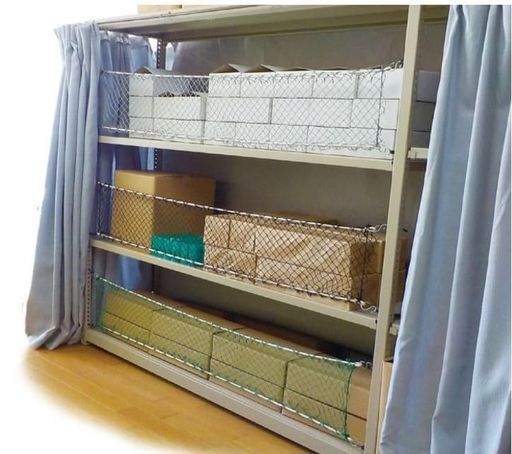 サイズ:ネットサイズ:600x800mm網サイズ:900x900mm 材質:防炎ポリプロピレン 太さ:760dT/12本 網目:2.5cm 仕様:ひし目、インシュロック4ケ付