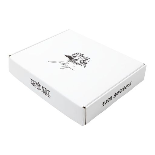 TimHensonのサウンドを余すことなく再現できるプレミアムアクセサリーセット。 エレクトリック&amp;クラシックのシグネチャー弦、シグネチャーデザインのフレットラップと、10ft(約3.04m)のシグネチャーケーブル。 エレクトリックギター弦はCobaltとParadigmテクノロジーを融合し、鮮明なトーンと圧倒的な耐久性を実現。 クラシックギター弦はフロロカーボンのトレブル弦とシルバープレーテッド・コッパーのベース弦を組み合わせ、抜群のレスポンスとパーカッシブなトーンを生み出します。 不要なノイズを排除するプロ仕様のフレットラップは、TimHensonデザインの「CherubLogo」入りです。